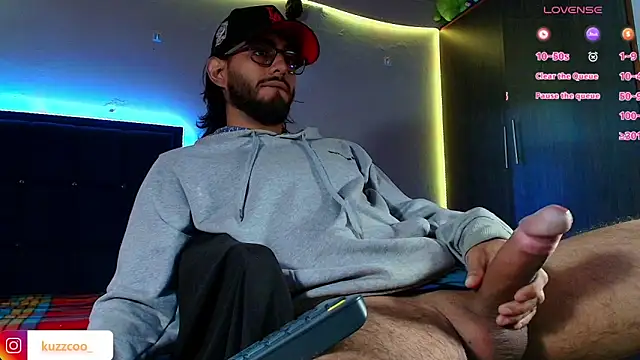 Snapshot of kuzzcoo chatting on 02.25.26 kuzzcoo online show from 02.25.26