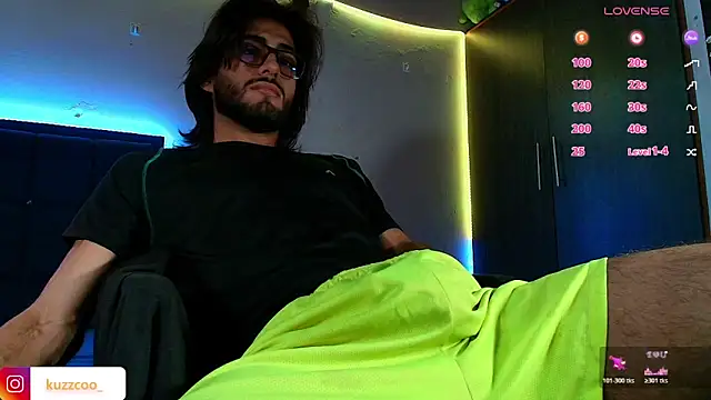 Snapshot of kuzzcoo chatting on 02.26.26 kuzzcoo online show from 02.26.26