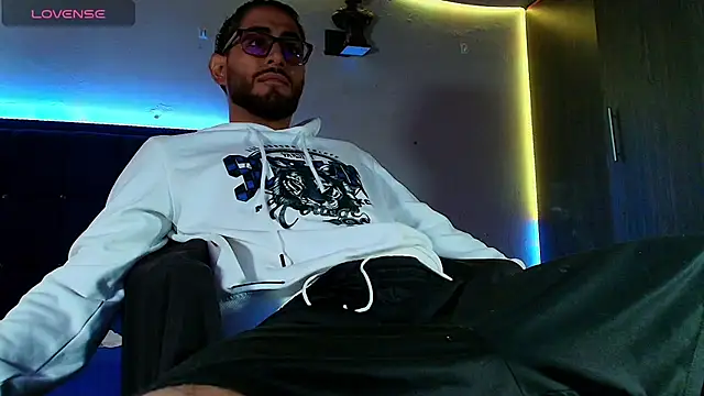 Snapshot of kuzzcoo chatting on 03.06.26 kuzzcoo online show from 03.06.26