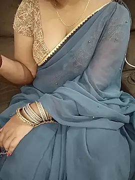 Snapshot of Mounika25 chatting on 11.08.25 Mounika25 online show from 11.08.25