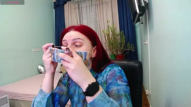 Snapshot of NikaLee chatting on 03.18.25 NikaLee online show from 03.18.25