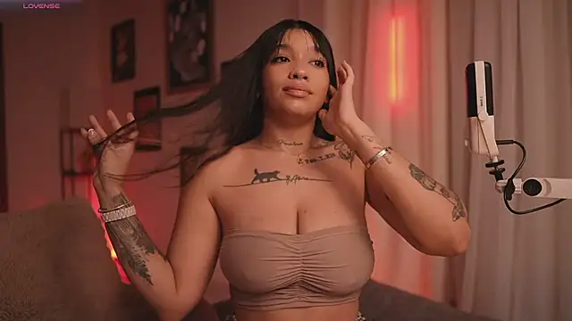 HannahW  online show from 02.08.26