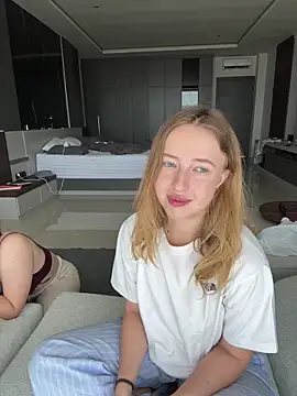 Nura n Sarah online show from 10.09.25