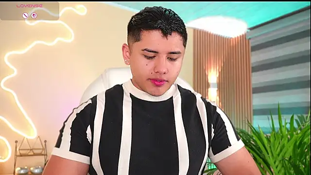 Snapshot of MatiasKorn chatting on 09.26.25 MatiasKorn online show from 09.26.25