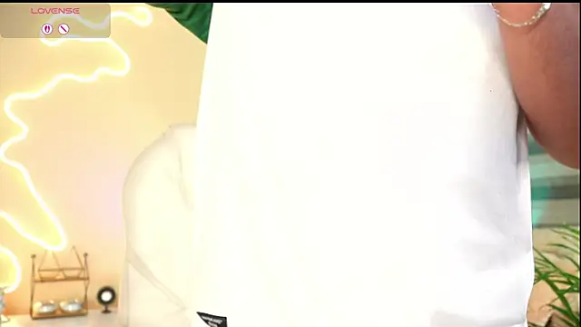 Snapshot of MatiasKorn chatting on 10.02.25 MatiasKorn online show from 10.02.25