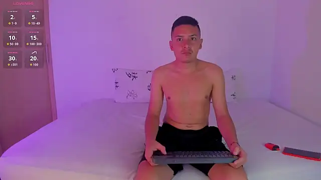 Snapshot of Lindsay_and_Dariksoon chatting on 11.05.25 Lindsay and Dariksoon online show from 11.05.25