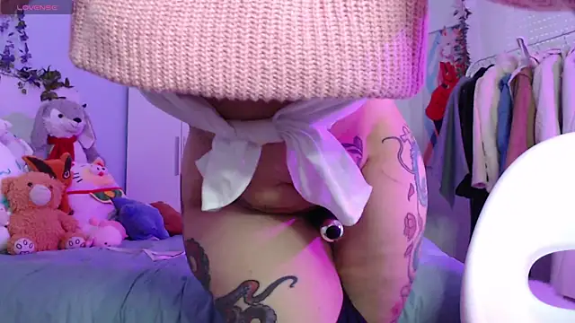 Snapshot of NaruBolita chatting on 02.26.25 NaruBolita online show from 02.26.25