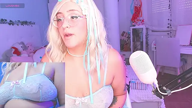 Snapshot of NaruBolita chatting on 10.03.25 NaruBolita online show from 10.03.25