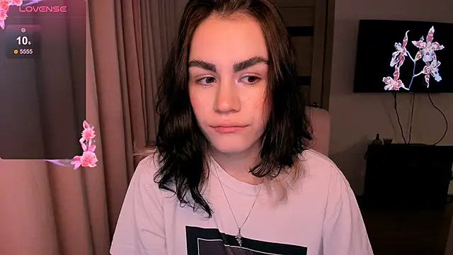 Snapshot of _selectrra chatting on 12.04.24 selectrra online show from 12.04.24