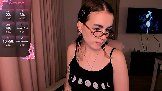 Snapshot of _selectrra chatting on 12.05.24 selectrra online show from 12.05.24