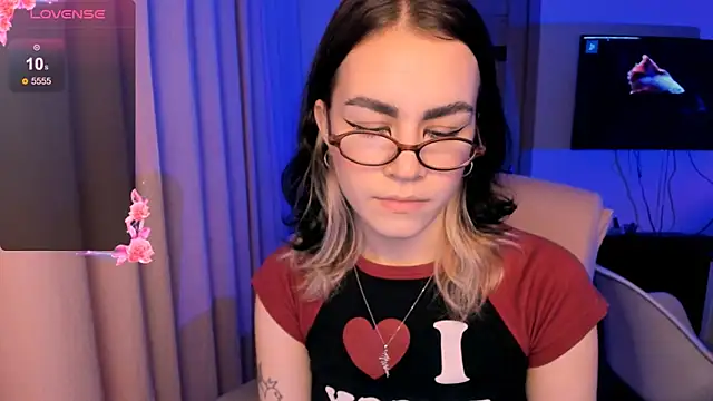 Snapshot of _selectrra chatting on 12.09.24 selectrra online show from 12.09.24