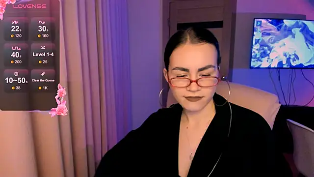 Snapshot of _selectrra chatting on 12.10.24 selectrra online show from 12.10.24