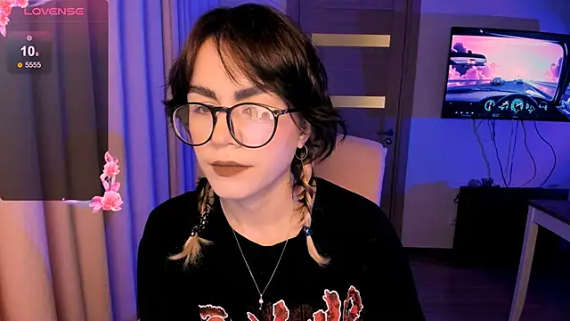 Snapshot of _selectrra chatting on 12.19.24 selectrra online show from 12.19.24