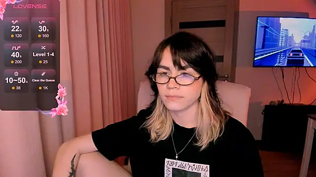 Snapshot of _selectrra chatting on 12.24.24 selectrra online show from 12.24.24