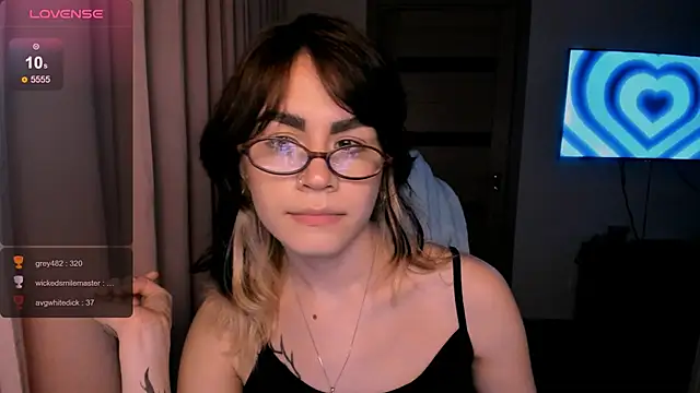 Snapshot of _selectrra chatting on 01.10.25 selectrra online show from 01.10.25