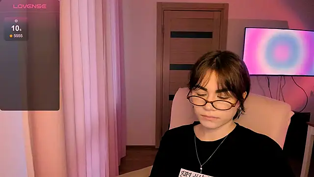 Snapshot of _selectrra chatting on 01.24.25 selectrra online show from 01.24.25