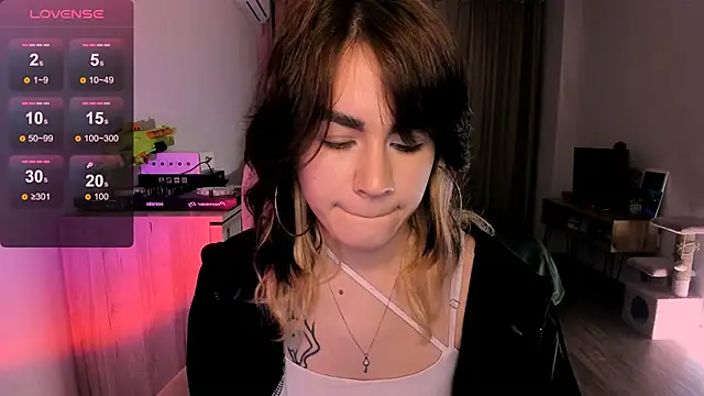 Snapshot of _selectrra chatting on 02.07.25 selectrra online show from 02.07.25