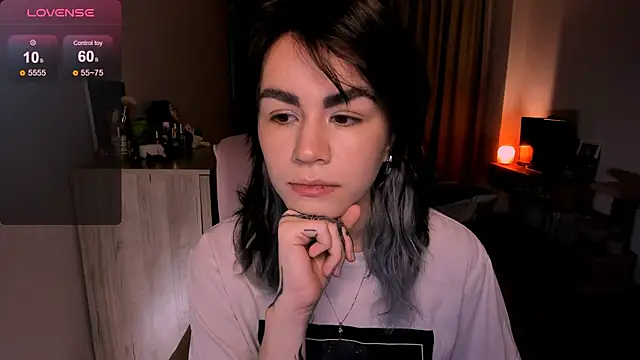 Snapshot of _selectrra chatting on 02.18.25 selectrra online show from 02.18.25