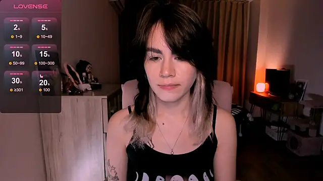 Snapshot of _selectrra chatting on 02.28.25 selectrra online show from 02.28.25