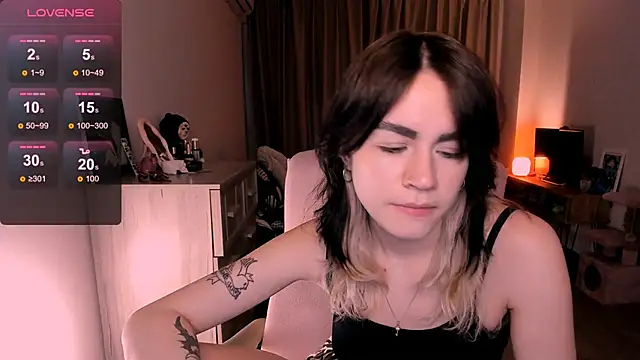 Snapshot of _selectrra chatting on 03.10.25 selectrra online show from 03.10.25