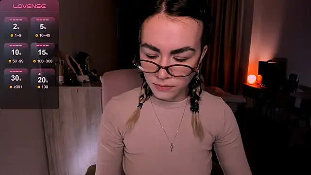 Snapshot of _selectrra chatting on 03.17.25 selectrra online show from 03.17.25