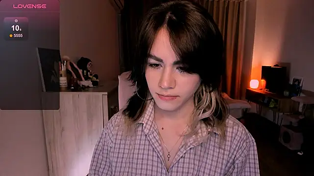 Snapshot of _selectrra chatting on 03.20.25 selectrra online show from 03.20.25