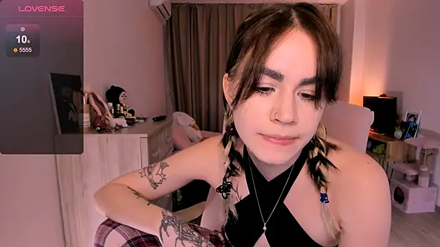 Snapshot of _selectrra chatting on 03.21.25 selectrra online show from 03.21.25