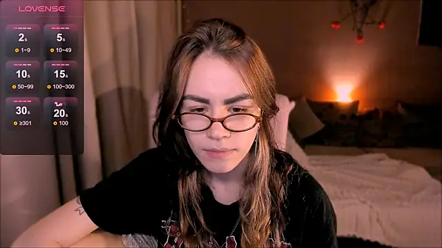 Snapshot of _selectrra chatting on 09.23.25 selectrra online show from 09.23.25