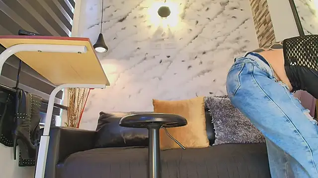 Sophie LittleS online show from 04.09.26