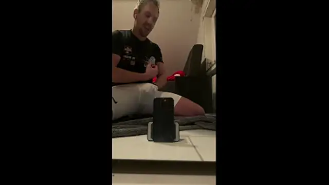 Snapshot of LeviXtreme chatting on 11.06.25 LeviXtreme online show from 11.06.25