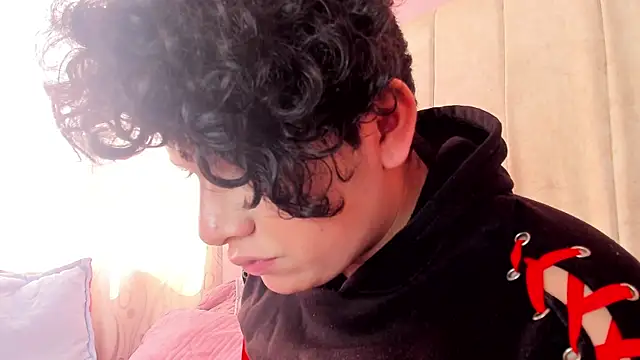 Snapshot of Satuurn_ chatting on 02.12.25 Satuurn online show from 02.12.25