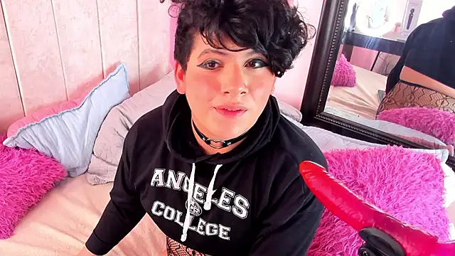 Snapshot of Satuurn_ chatting on 02.15.25 Satuurn online show from 02.15.25