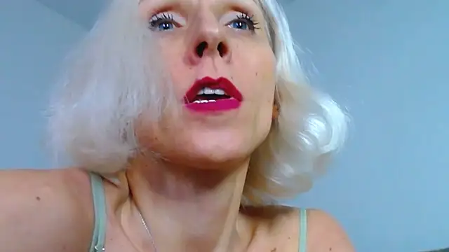 Snapshot of Kissiya-Allisya chatting on 02.10.25 Kissiya-Allisya online show from 02.10.25