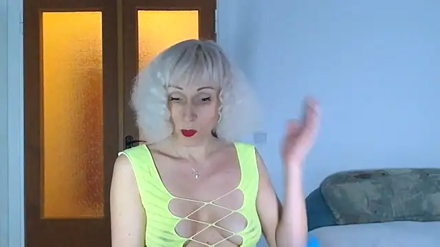 Snapshot of Kissiya-Allisya chatting on 02.27.25 Kissiya-Allisya online show from 02.27.25