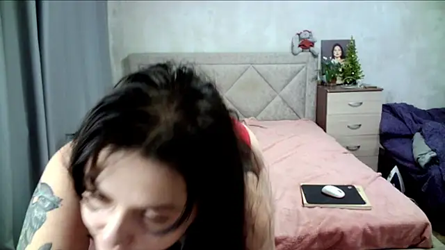 Snapshot of juliettkalen chatting on 12.23.24 juliettkalen online show from 12.23.24