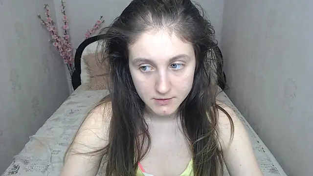 Snapshot of Holliy_Cooper chatting on 05.20.26 Holliy Cooper online show from 05.20.26