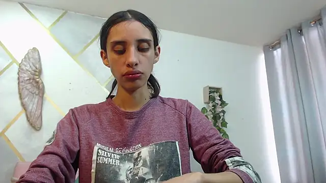 RoxanaCyrano  online show from 11.26.25