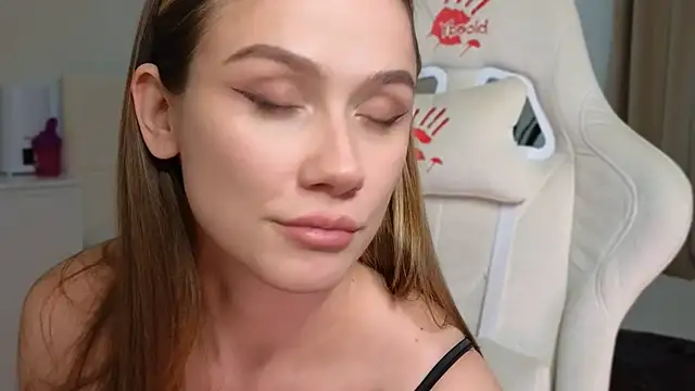 Madi soon online show from 02.14.25