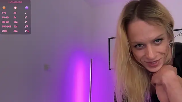 julia-01 online show from 11.15.25