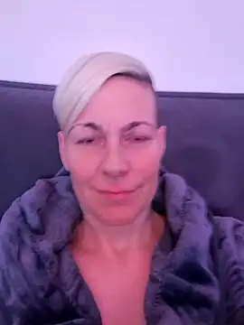 Snapshot of DarleenHot chatting on 12.03.24 DarleenHot online show from 12.03.24