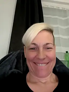 Snapshot of DarleenHot chatting on 12.09.24 DarleenHot online show from 12.09.24