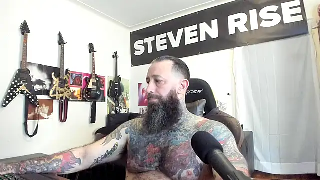 Snapshot of StevenRiseNYC chatting on 04.18.26 StevenRiseNYC online show from 04.18.26