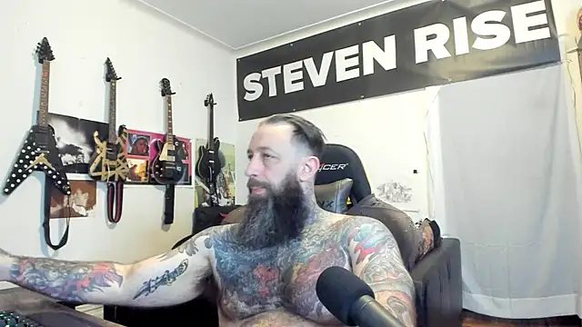 Snapshot of StevenRiseNYC chatting on 04.19.26 StevenRiseNYC online show from 04.19.26