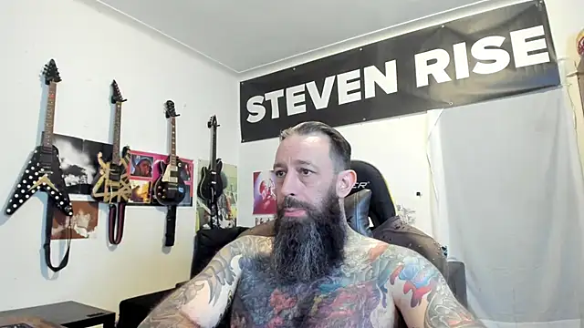 Snapshot of StevenRiseNYC chatting on 04.25.26 StevenRiseNYC online show from 04.25.26