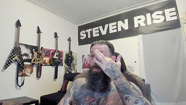 Snapshot of StevenRiseNYC chatting on 04.27.26 StevenRiseNYC online show from 04.27.26