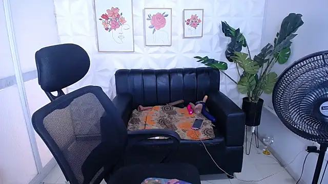 Valentinaa mature online show from 03.19.26