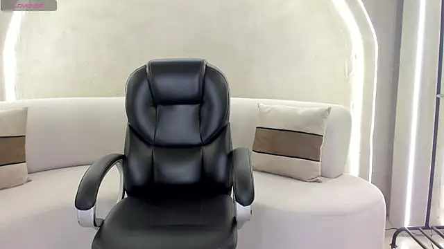 LizzHamilton   online show from 09.13.25