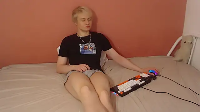 Oliver sweet  online show from 04.09.26