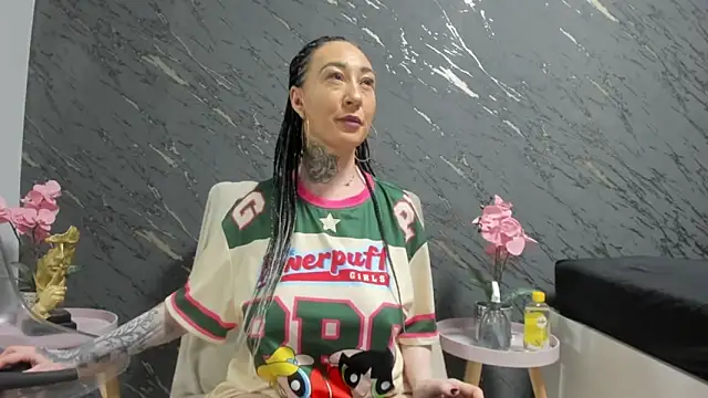 Rayanablackandwhite online show from 11.27.25