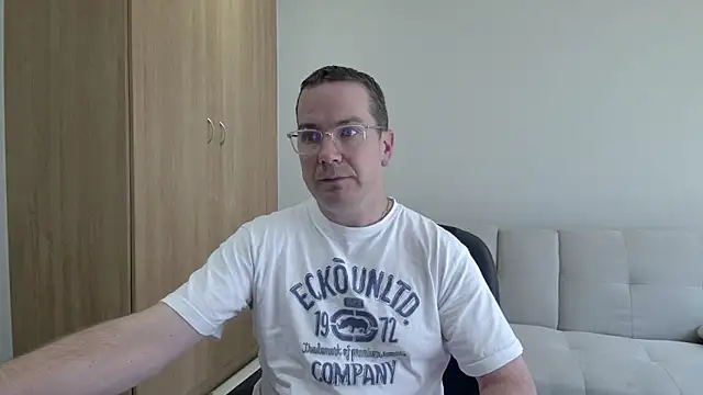 BrettJ81 online show from 04.12.26